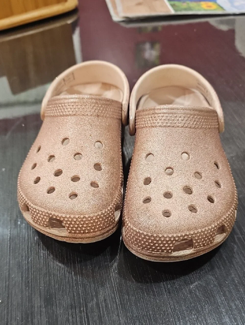 CROCS shiny rose